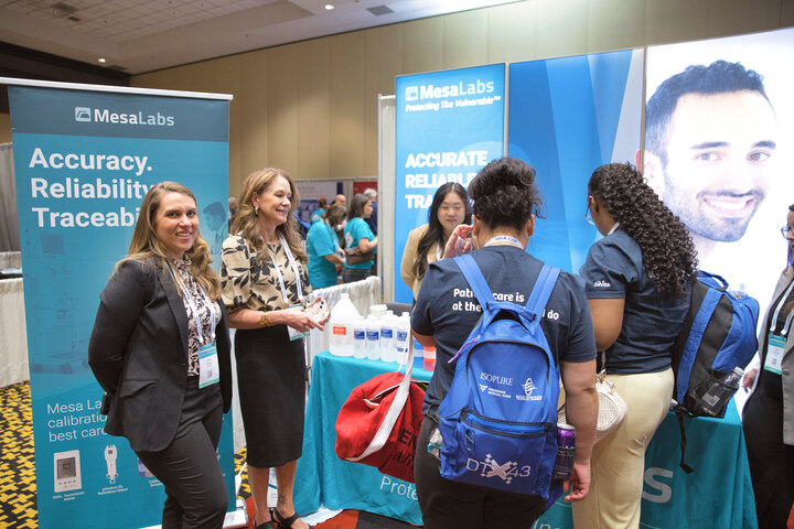 Mesa Booth With People